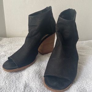 Vince Camino Bevina Black suede  bootie with side cuts Women's size 8.5 M